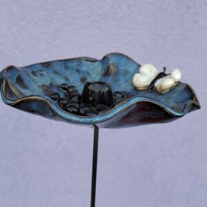 fleur ceramique abreuvoir insecte bleue 02