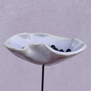 fleur ceramique abreuvoir insecte violet 02